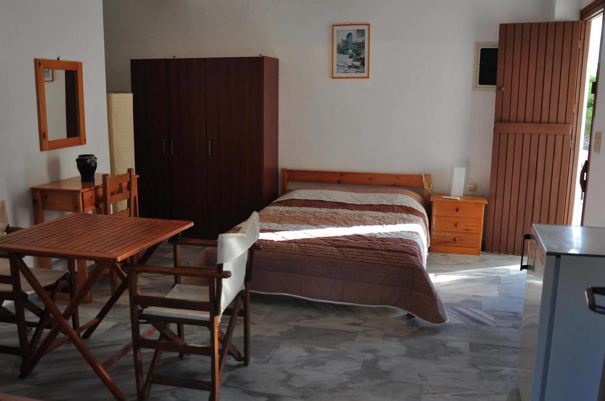 Michalis Apartments Near The Beaches With Sea View Páros Eksteriør bilde