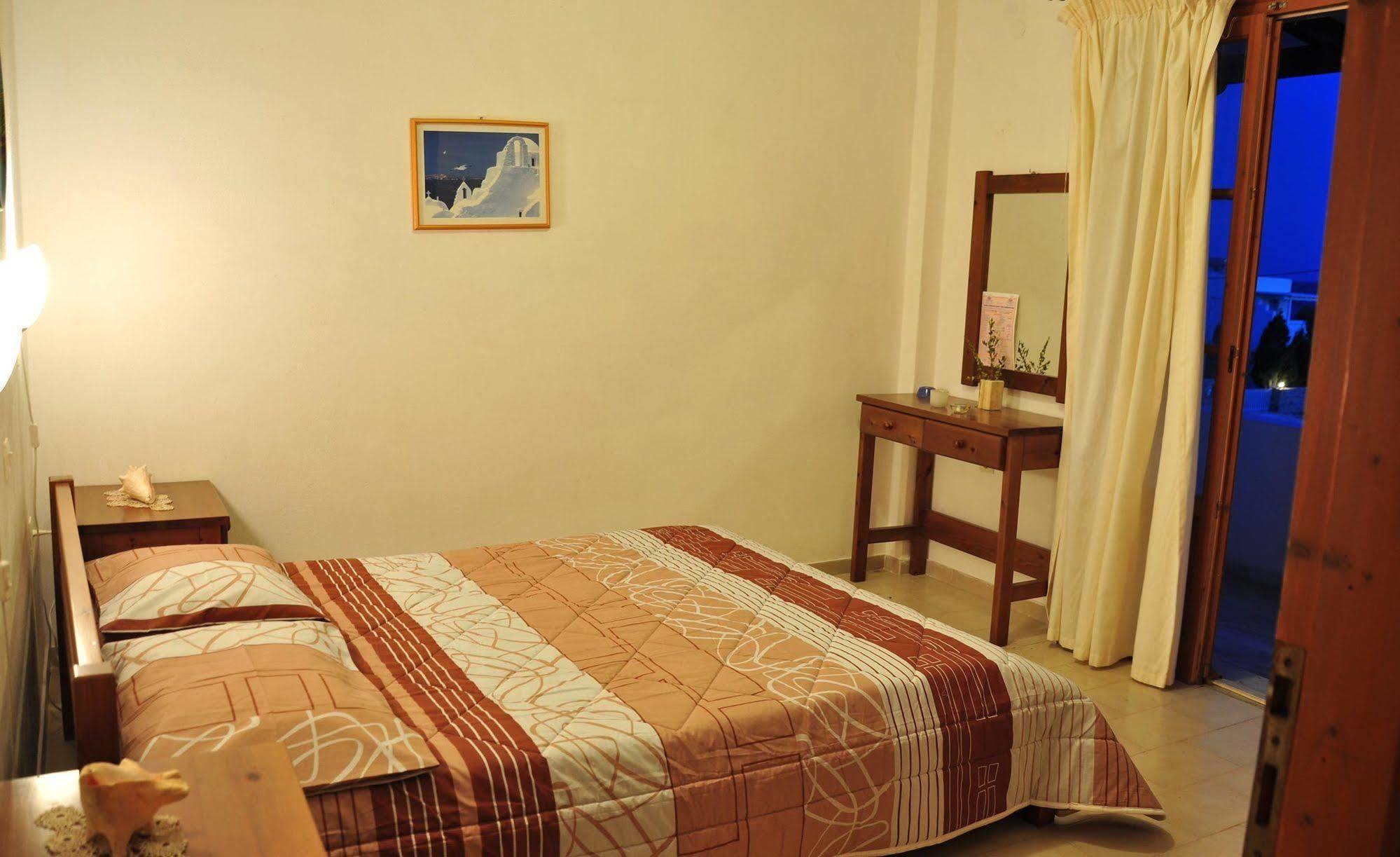 Michalis Apartments Near The Beaches With Sea View Páros Eksteriør bilde